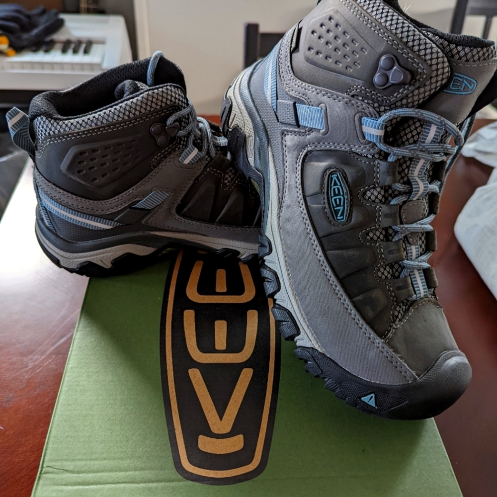KEEN Women's Targhee III Waterproof Mid hiking boots